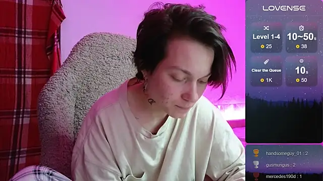 esajukyy online show from October 2, 2025, 11:46 am