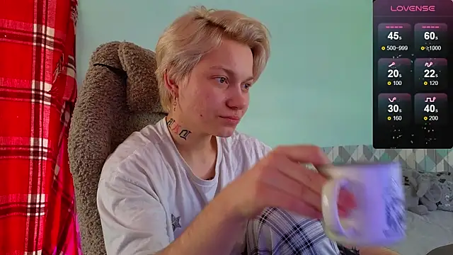 esajukyy online show from March 13, 2025, 4:38 am