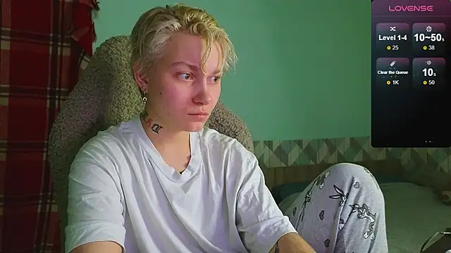 esajukyy online show from January 4, 2025, 5:37 pm