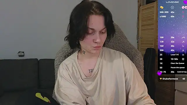 esajukyy online show from April 20, 2026, 4:30 pm