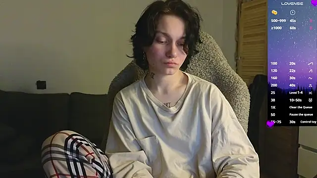 esajukyy online show from April 2, 2026, 3:41 pm