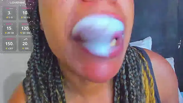 KamariaFyre online show from October 14, 2025, 1:56 pm