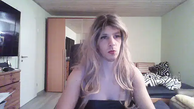 Snapshot of Kinky-Kristina chatting on October 3, 2025, 8:32 pm Kinky-Kristina online show from October 3, 2025, 8:32 pm