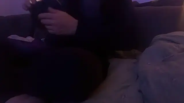 houy111111 online show from December 2, 2025, 5:58 pm