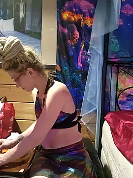 Stonermama666420 online show from February 27, 2025, 4:13 am