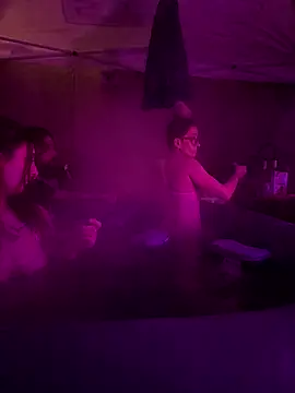 Stonermama666420 online show from December 15, 2025, 4:40 am