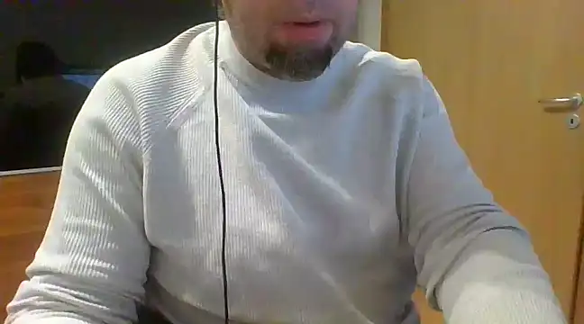 Snapshot of GeilerTiroler chatting on December 18, 2024, 12:18 pm GeilerTiroler online show from December 18, 2024, 12:18 pm