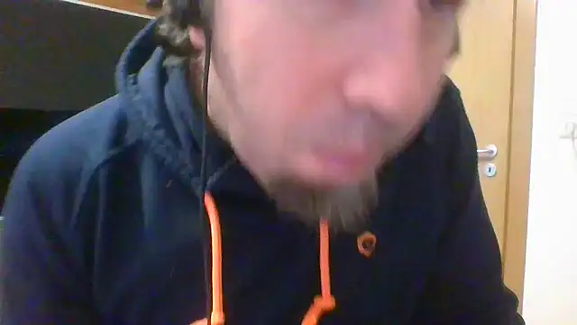 Snapshot of GeilerTiroler chatting on December 17, 2024, 1:38 pm GeilerTiroler online show from December 17, 2024, 1:38 pm