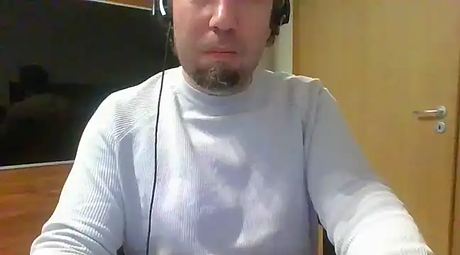 Snapshot of GeilerTiroler chatting on December 18, 2024, 8:42 am GeilerTiroler online show from December 18, 2024, 8:42 am