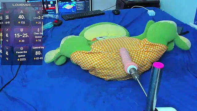 alexdesire online show from November 13, 2025, 1:04 pm