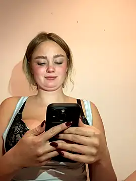 Snapshot of CherryEmmy chatting on November 7, 2025, 7:18 pm CherryEmmy online show from November 7, 2025, 7:18 pm