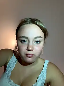 Snapshot of CherryEmmy chatting on October 6, 2025, 5:35 pm CherryEmmy online show from October 6, 2025, 5:35 pm