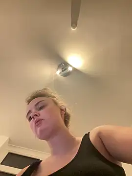 Snapshot of CherryEmmy chatting on November 14, 2025, 7:06 pm CherryEmmy online show from November 14, 2025, 7:06 pm