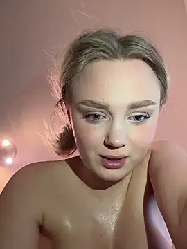 Snapshot of CherryEmmy chatting on March 5, 2025, 9:15 pm CherryEmmy online show from March 5, 2025, 9:15 pm