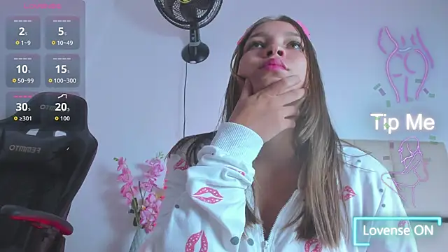 HaleyAmaya online show from October 31, 2025, 12:46 pm