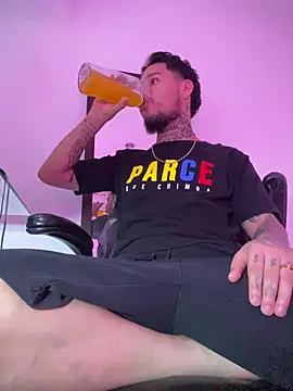 Junihn0 online show from October 9, 2025, 9:04 pm