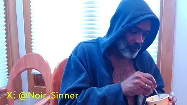 Snapshot of sinnernoir chatting on December 21, 2025, 6:31 pm sinnernoir online show from December 21, 2025, 6:31 pm