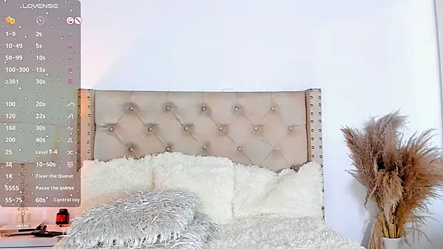 marilynrossy online show from November 18, 2025, 4:38 am