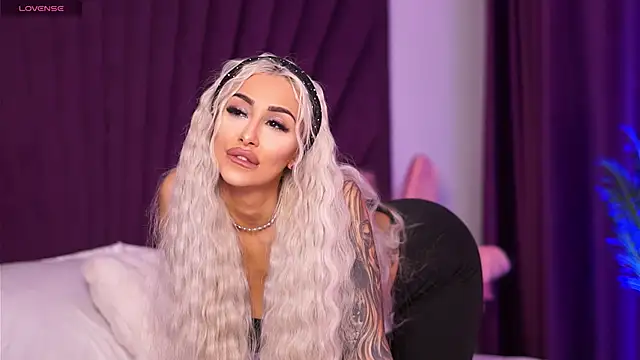 GoldenAmber online show from March 14, 2025, 5:24 pm