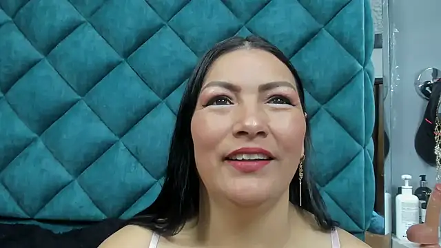 PENELOPELEWISs online show from April 15, 2026, 1:55 am