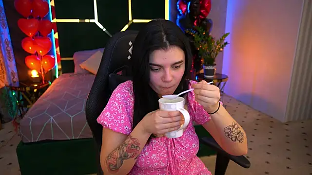 ShinyShyy online show from February 23, 2025, 10:39 am