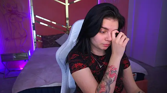 ShinyShyy online show from February 7, 2025, 1:11 pm