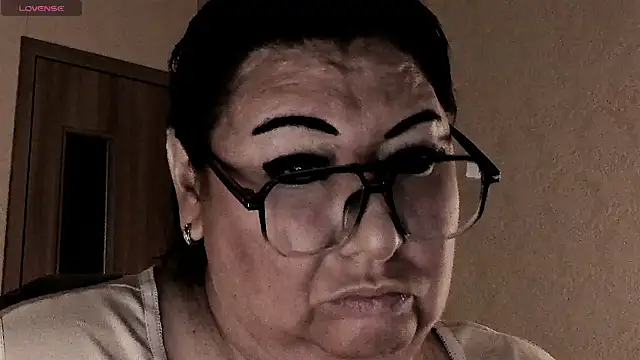 SexxyDreams1 online show from April 14, 2026, 12:59 am