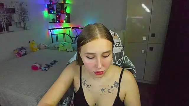 LinaTruly online show from May 26, 2026, 9:13 pm