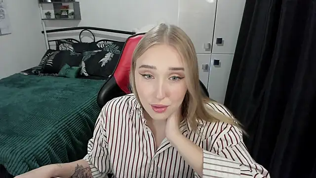 LinaTruly online show from September 17, 2025, 8:55 pm