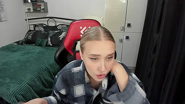 LinaTruly online show from September 18, 2025, 9:29 pm