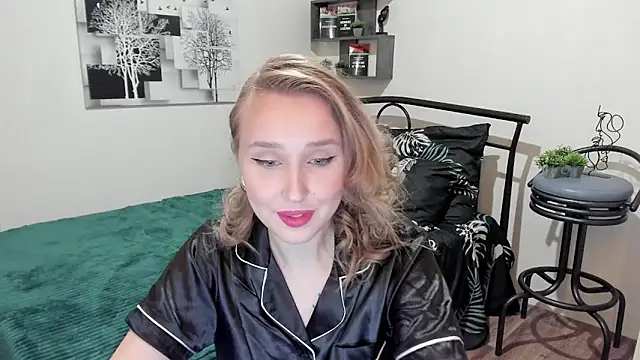 LinaTruly online show from February 1, 2025, 11:58 pm