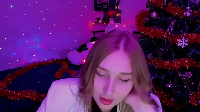 LinaTruly online show from December 28, 2024, 11:05 pm