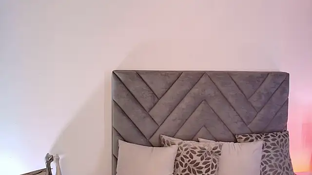 chloe wilson7 online show from April 7, 2026, 11:56 am