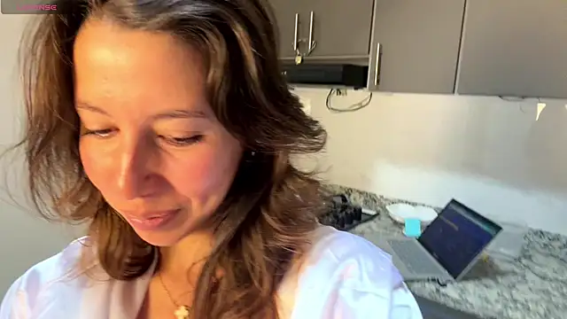 jolie lov online show from March 4, 2026, 1:41 pm