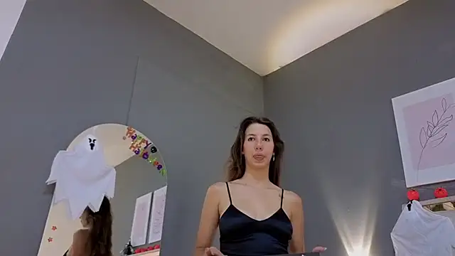 jolie lov online show from October 2, 2025, 1:03 pm