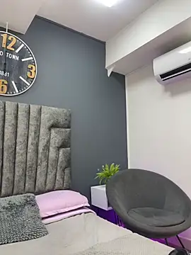 Robin Rief online show from March 28, 2026, 7:37 pm