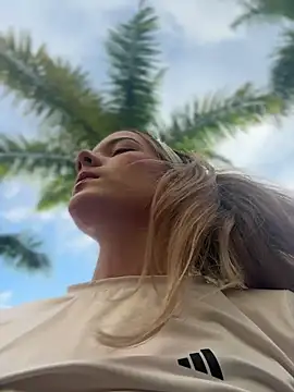 NicoleCut online show from April 3, 2026, 10:05 pm