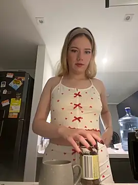 NicoleCut online show from September 28, 2025, 11:28 am