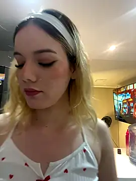 NicoleCut online show from October 26, 2025, 10:59 am