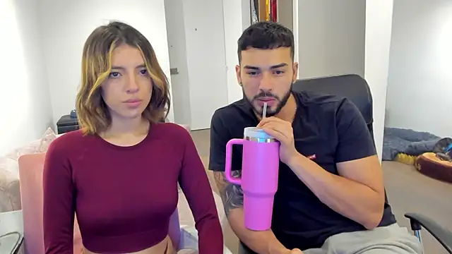 Snapshot of savage_sweethearts chatting on March 21, 2025, 5:32 am savage sweethearts online show from March 21, 2025, 5:32 am