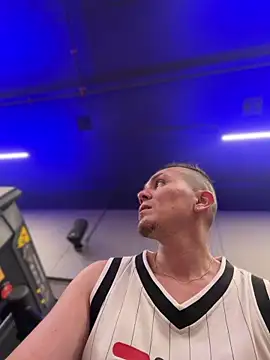 adam-rivera online show from November 9, 2025, 9:52 pm