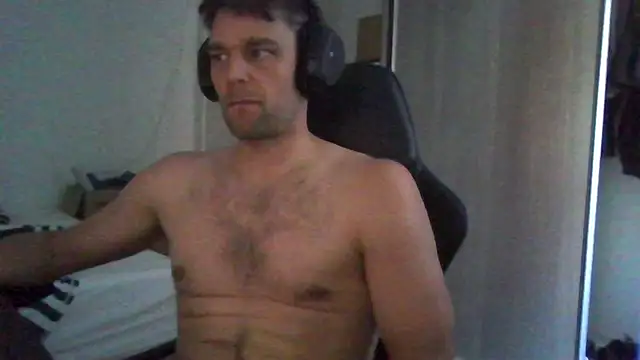 Snapshot of The_big_viking_ chatting on July 5, 2026, 12:34 pm The big viking online show from July 5, 2026, 12:34 pm
