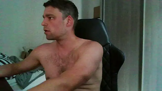 Snapshot of The_big_viking_ chatting on July 3, 2026, 1:06 pm The big viking online show from July 3, 2026, 1:06 pm