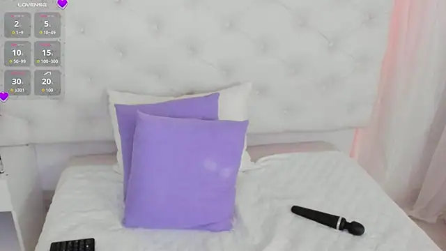 anchela-garcia1 online show from December 13, 2025, 8:04 pm