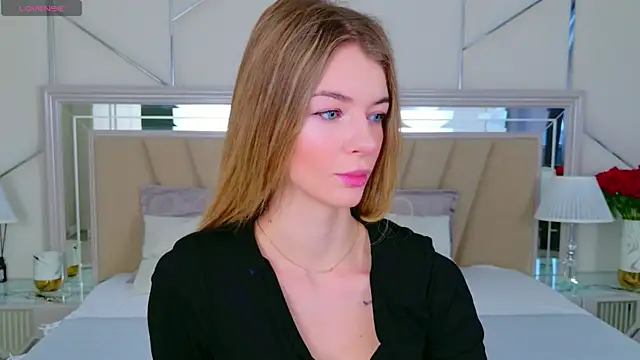 MeganMour online show from April 17, 2026, 5:43 am