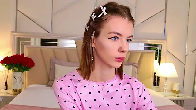 MeganMour online show from November 11, 2025, 5:08 pm