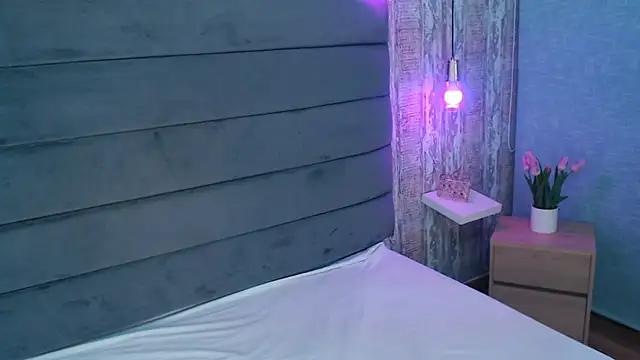 CrystalWoods94 online show from September 25, 2025, 2:01 pm