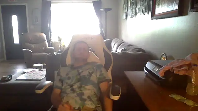Snapshot of Bigdickbeebandit chatting on July 20, 2026, 11:45 am Bigdickbeebandit online show from July 20, 2026, 11:45 am