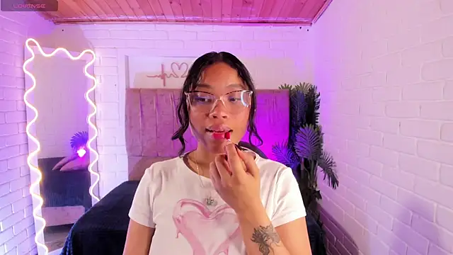 penelope tay1 online show from October 3, 2025, 3:30 am