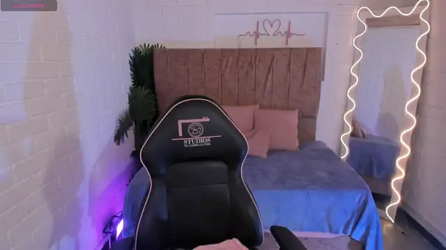 penelope tay1 online show from November 20, 2025, 3:29 am